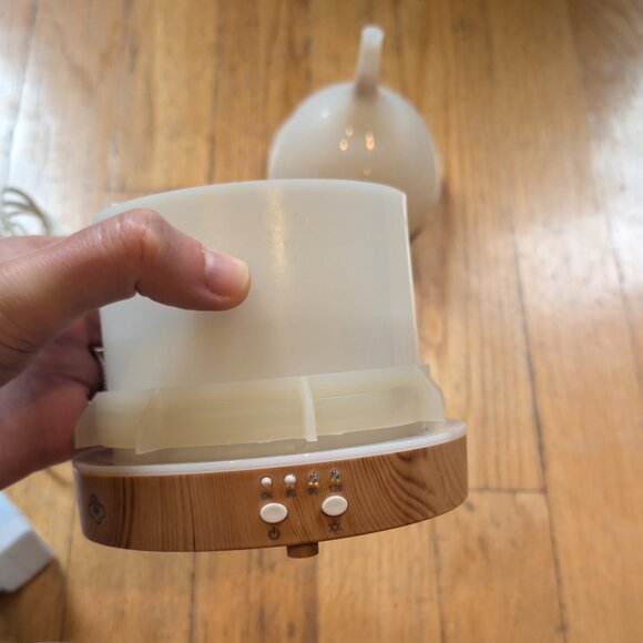 Serene House Supernova White 125 Ceramic Ultrasonic Aroma Diffuser w/ Wood Base - Picture 11 of 13